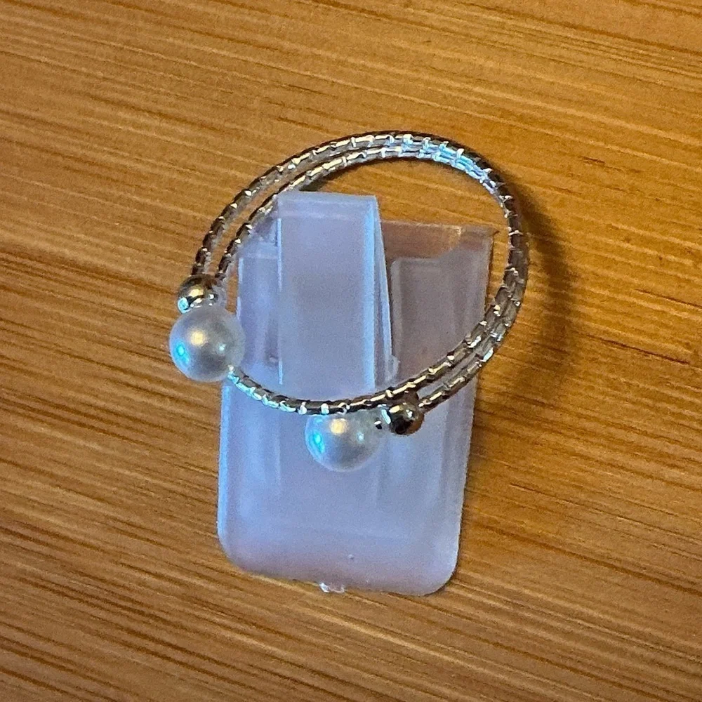 Beautiful adjustable ring, Brand New!
